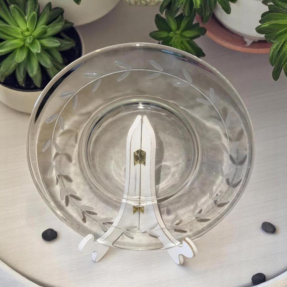 Anchor Hocking Etched Laurel Leaf 8" Plate Clear Glass